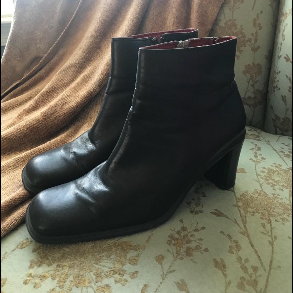 🌺 Naturalizer short black leather boots 🌺